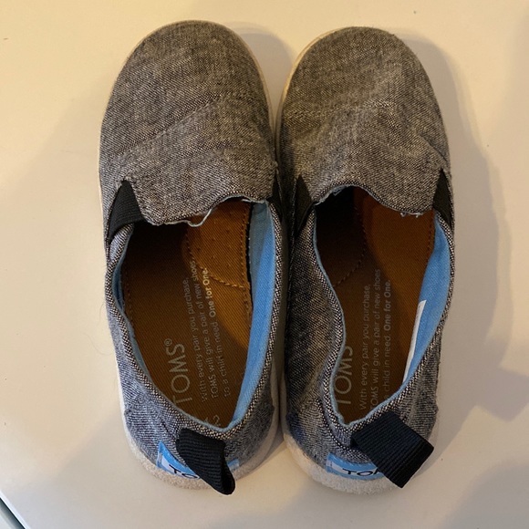 Kids Tom’s slip on shoes, blue/gray denim, size 12 - Picture 1 of 3